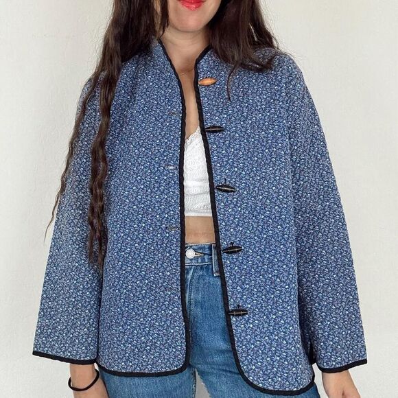 Vintage 70s Vintage Cottagecore Quilted Jacket Navy Blue Floral Print - Picture 2 of 7